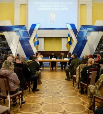 Вшанування Героїв та підтримка їхніх сімей: Начальник КМВА Тимур Ткаченко зустрівся з близькими загиблих військових
