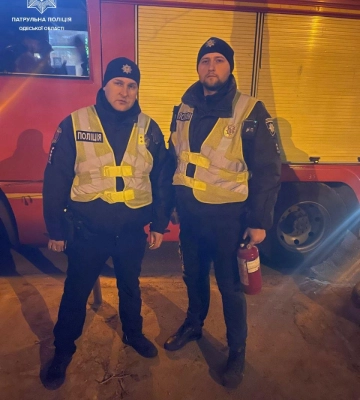 Одеські патрульні самостійно ліквідували пожежу у багатоповерхівці 