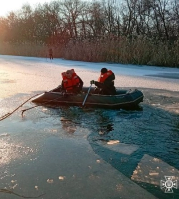 У Чернігові чоловік провалився під кригу, врятувати його не вдалось