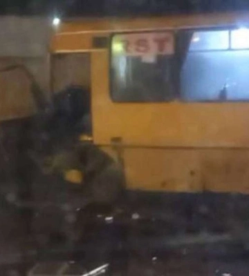 У Дніпрі сталася ДТП за участі пасажирського автобуса (ВІДЕО)