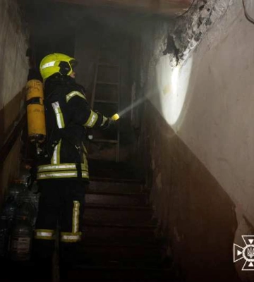В центрі Одеси загорівся двоповерховий будинок