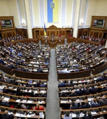Названо фракції, депутати яких мають найбільше проблем з законом