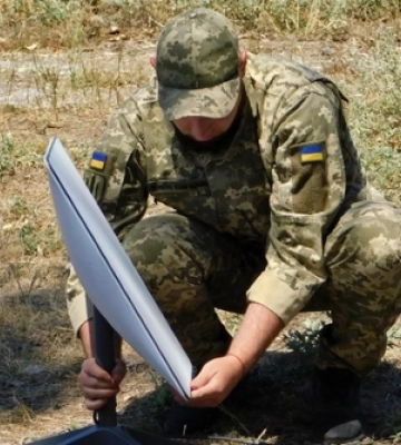 США погрожують відключити Україну від Starlink у разі відмови від угоди про копалини, – Reuters
