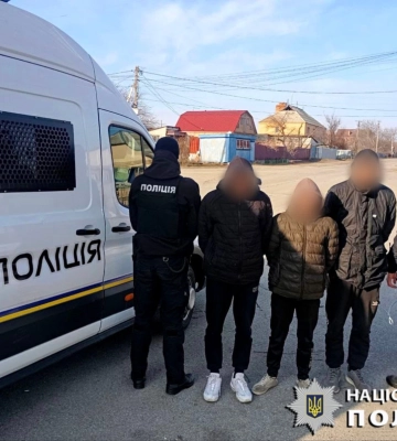 На Київщині затримано трьох юнаків, які на замовлення підпалили приміщення сільради. ВІДЕО