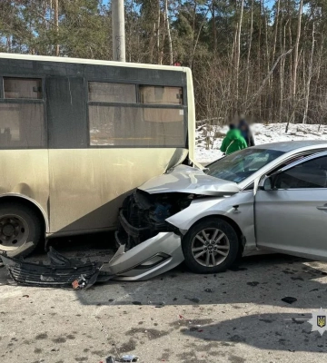 У Києві покарали водія вантажівки, який зупинився на перехресті — відео
