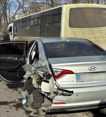 Київ: Hyundai врізався в маршрутку, у крові водія виявлено високий рівень алкоголю