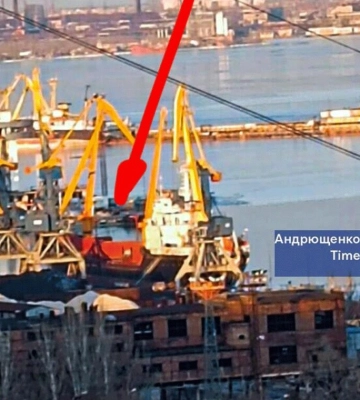 В порт Мариуполя оккупанты привезли десятки вагонов похищенного угля