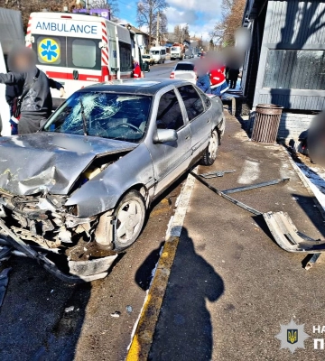 На Київщині несправні гальма призвели до ДТП, в якій постраждали троє людей. ФОТО