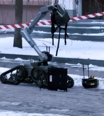 У центрі Сум робот шукав вибухівку (відео)