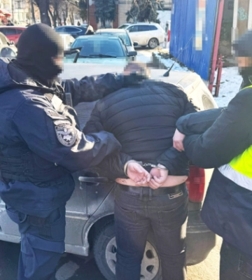 В Житомирской области мужчина за 20 тысяч долларов организовывал «непригодность» к военной службе и пересечение границы