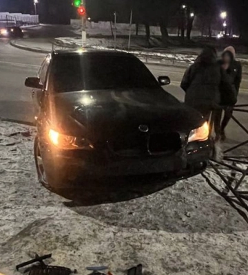 Водій на BMW зніс паркан у Кропивницькому 