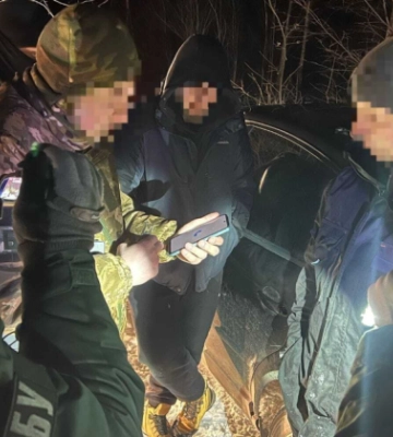 В Ровенской области разоблачили двух дельцов, которые за 6000 долларов помогали военнообязанным пересечь границу