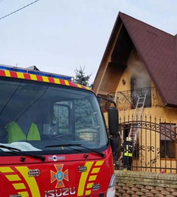 У селі біля Луцька сталася пожежа через свічку: постраждала жінка - у реанімації