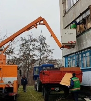 Комунальники розчищали квартиру від сміття і знайшли серед непотребу власницю