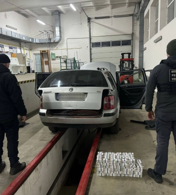 Закарпатка намагалася провезти до Словаччини безакцизні сигарети (ФОТО)