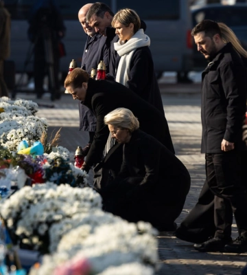 Три года сопротивления, благодарности, поддержки, единства и помощи: в Киеве Зеленский и мировые лидеры почтили память погибших&amp;hellip;
