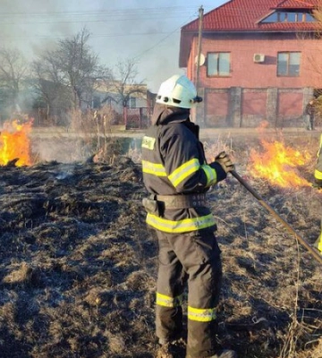 На Львівщині та Закарпатті через спалювання сухостою загинули дві людини