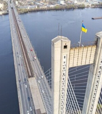 У Києві частково відновлять рух Південним мостом. Його перекрили ще у 2022 році