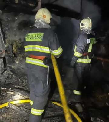 На Закарпатті вогнеборці врятували будинок від пожежі