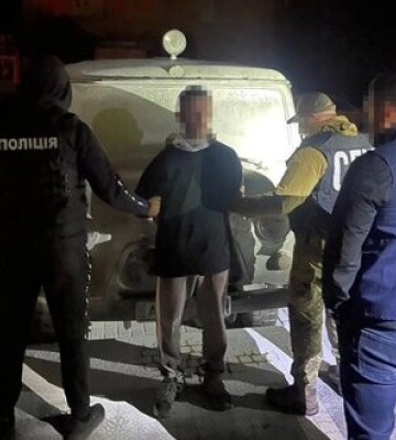 Підпалювача авто ЗСУ і Червоного Хреста в Ужгороді засудили до 5 років ув'язнення (ФОТО)