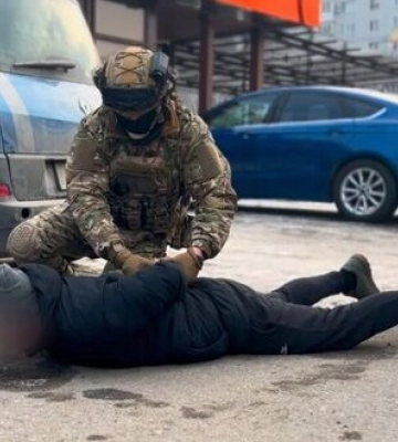 На одержанні хабаря в 1500 дол. в Запоріжжі викрито чоловіка, який допомагав ухилятися від призову