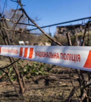 Окупанти атакували безпілотником автомобіль у Сумах: двоє поранених