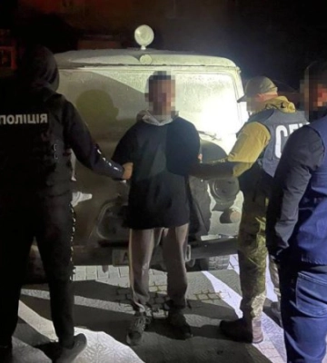 Підпалювача авто ЗСУ і Червоного Хреста в Ужгороді засудили до 5 років ув'язнення (ФОТО)