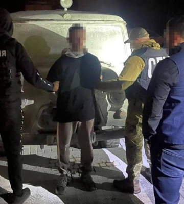 Підпалювача авто ЗСУ і Червоного Хреста в Ужгороді засудили до 5 років ув'язнення (ФОТО)