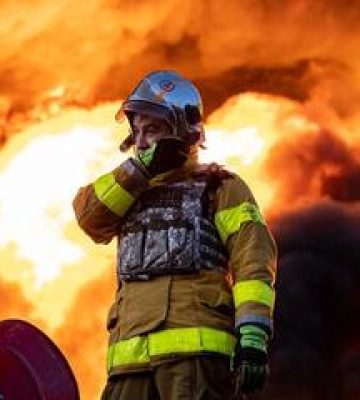На Полтавщині бійці ДСНС ліквідували масштабну пожежу, що виникла внаслідок російського удару
