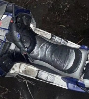 На Полтавщині дівчина снігоходом врізалася у металеву конструкцію