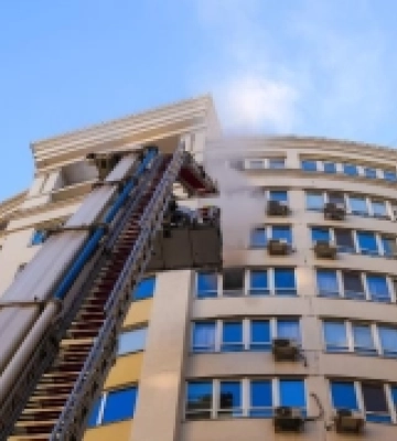 Під час пожежі в Одесі врятували дівчину