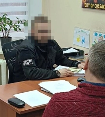 Перед судом предстанет экс-правоохранитель, "сливавший" данные об умерших