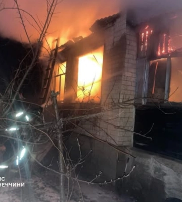 В Дружковке горел частный дом: пожарные спасли двух человек