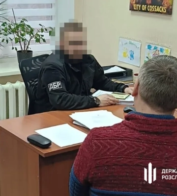 Перед судом предстанет экс-правоохранитель, "сливавший" данные об умерших