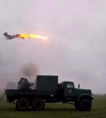 Военные показали, как ночью сбивали "Шахеды" над Киевом: повреждено боевое авто