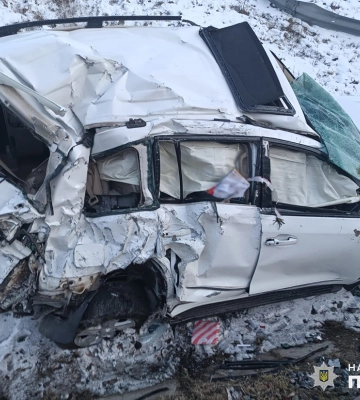На Житомирщині позашляховик вилетів з траси у кювет: двоє людей у лікарні. ФОТО
