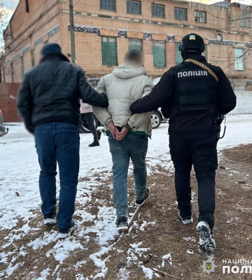 На Житомирщині поліція затримала трьох зловмисників, які вчинили жорстокий самосуд. ФОТО