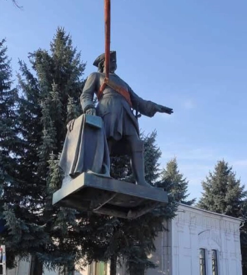У Полтаві демонтували пам’ятник російському імператору Петру І