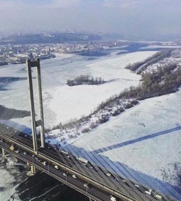 Киев обсудит снятие ограничений движения по Южному мосту на заседании Совета обороны