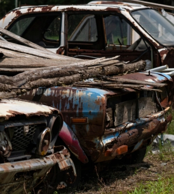 У Франківську затвердили порядок щодо покинутих автомобілів: що потрібно знати