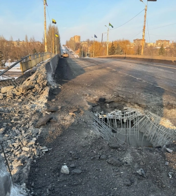 Авиация РФ несколькими волнами атаковала Константиновку: в городе значительные разрушения, повреждены мосты