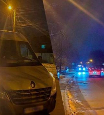 У Києві мікроавтобус збив дівчинку, яка раптово вибігла на дорогу