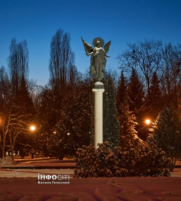 Поблизу Черкас та в місті пролунали вибухи
