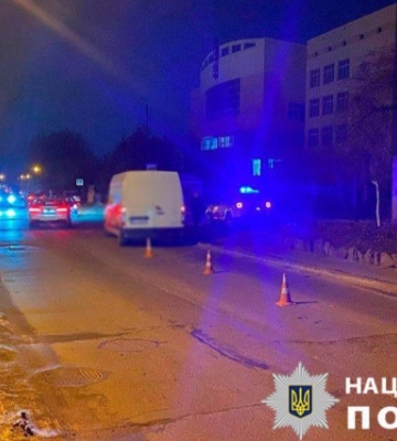 У Києві 8-річна дівчинка потрапила під колеса авто: її госпіталізували