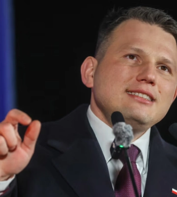Кандидат у президенти Польщі приїхав до Львова та розкритикував Бандеру