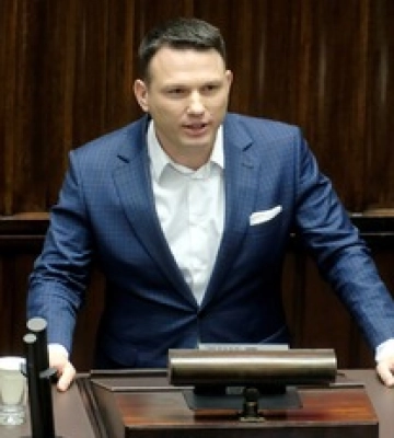 Кандидат в президенты Польши нарвался на скандал, записав видео под памятником Бандере во Львове.