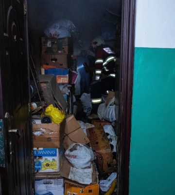 У Сумах сталася пожежа в захаращеній квартирі: вогонь гасили понад годину