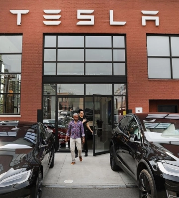 Менше треба політикою займатися. Капіталізація Tesla впала нижче психологічної позначки