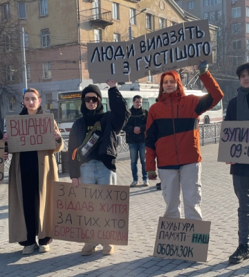 “Культура пам’яті — наш обов’язок”: у Франківську провели акцію хвилини мовчання (ФОТО, ВІДЕО)