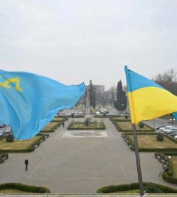 На будівлі Закарпатської ОВА вивісили прапор кримськотатарського народу